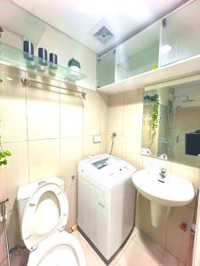 1BR Condo Apartment - Walking Distance to MOA