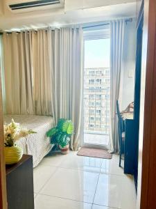 1BR Condo Apartment - Walking Distance to MOA