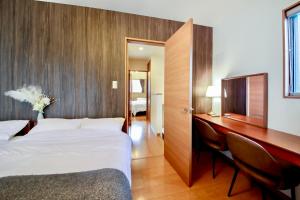 Entire House with 3 Private Bedrooms-Perfect for Groups 天下茶屋