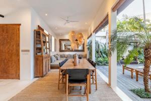 Lovely 4BR Villa Rooftop Sunset - Seminyak