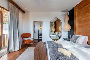 Lovely 4BR Villa Rooftop Sunset - Seminyak