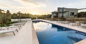 Mitos Luxury Villas Gerani 300sqm Heated pool sleeps 20