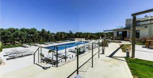 Mitos Luxury Villas Gerani 300sqm Heated pool sleeps 20