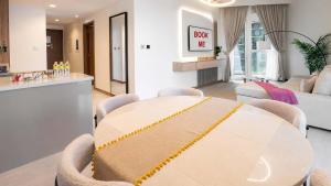 Free housekeeping visits during your stay - StayShort - Business Bay for 4 people with City Views