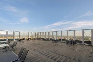 Stylish Studio with Pool and Viewing Terrace in Hanza Tower by Noclegi Renters