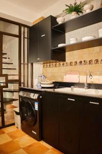 5 Min Walk to Hoan Kiem Lake Free Washer Dryer