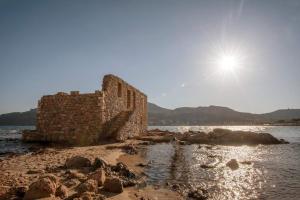 Seaside Plitra Paradiso - Steps from the Beach