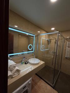 Dreamland Oasis One Bedroom on 10th Floor with Sea & Mountain Views