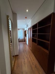 Dreamland Oasis One Bedroom on 10th Floor with Sea & Mountain Views