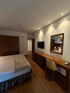 Dreamland Oasis One Bedroom on 10th Floor with Sea & Mountain Views