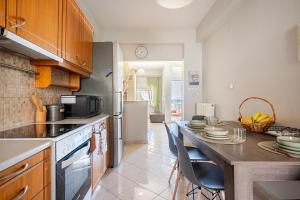 Kyma Haven Beachfront with Rooftop Jacuzzi
