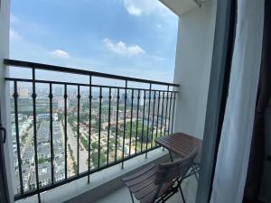 Peaceful Green Bay Studio Apartment for Couples and Business Guests Hanoi