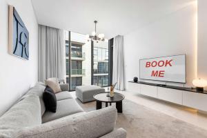 StayShort - 1 Bed Apartment in Meydan Sleeps 2 with Balcony