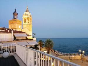 SeaZen, frontline beach penthouse in Sitges