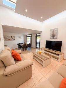 Playa Blanca - Villa Vista Oceana - Stunning 5 Bedroom Modern Villa with Private Heated Pool and Ocean Views