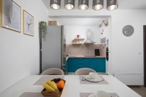 Stylish City Stay with Balcony & Free Parking