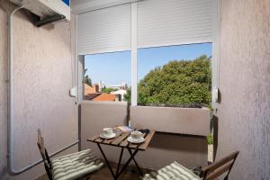 Stylish City Stay with Balcony & Free Parking
