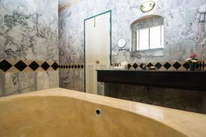 Kalanan Riverside Resort