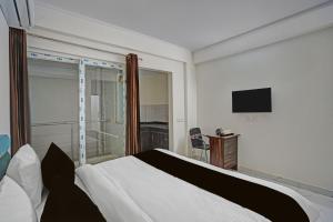 Super Townhouse Chhatarpur Metro Station Delhi