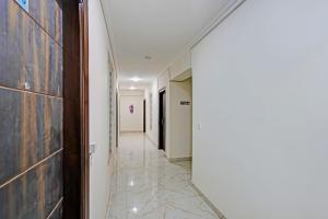 Super Townhouse Chhatarpur Metro Station Delhi
