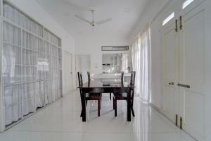 Super Collection O Kulathoor Technopark Formerly United Mansions