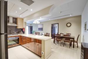 Spacious & Versatile 2BR Elite Downtown Residence