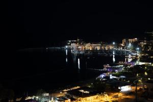 Amazing views luxury apartments in hotel Tre canne with free garage parking