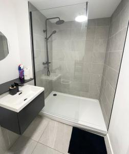 Spacious 2Bed 2Bath Apt Near Old Trafford Stadium