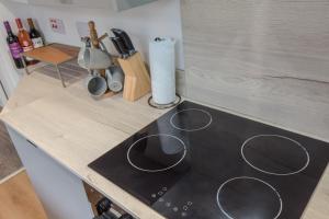 High End Central Location 2 Bedroom