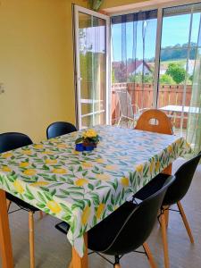 Ganze Wohnung mit Balkon, bis 5 Personen rund 90 qm