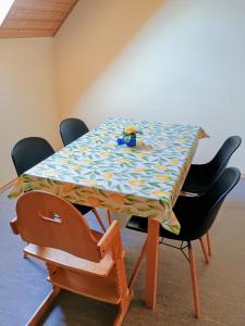 Ganze Wohnung mit Balkon, bis 5 Personen rund 90 qm