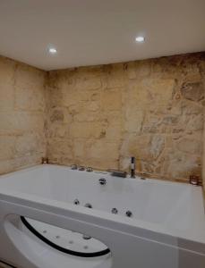 Maison Ancient Stone