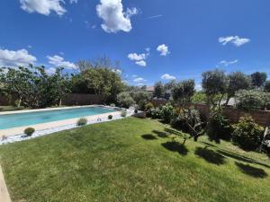 Villa contemporaine avec piscine et spa