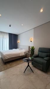 208s tara-JRE Jabal Al Lweibdeh with stunning view