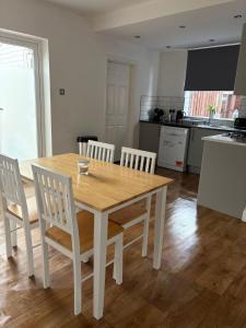 Cosy 3 Bed house with garden 5 min walk from Doncaster Racecourse