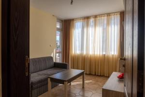 White Sands Beachfront Getaway in Aurelia - Sea View & Direct Beach Access