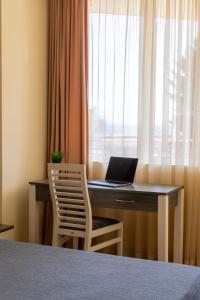 White Sands Beachfront Getaway in Aurelia - Sea View & Direct Beach Access