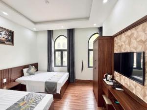 Tình Hiếu Hotel 7 màu
