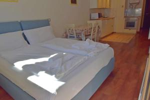 Emerald Studio Apartment