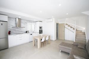 Casas Blancas Beach Home by Parc Mont-roig