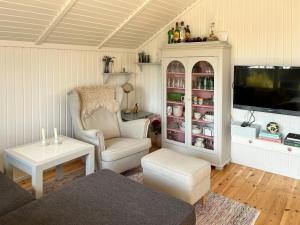 Summer House With Authentic Charm On Enø