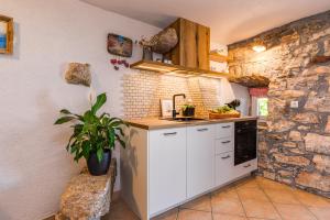 Charming stone house INES - family holiday in countryside