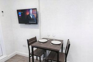 Modern 1 Bedroom Apt 2 near City Centre Parking