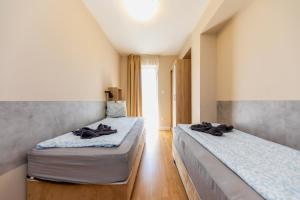 Prime Stay - Bright 2 Bedroom Family Apartment with Free Parking