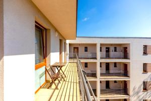 Prime Stay - Bright 2 Bedroom Family Apartment with Free Parking