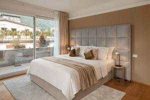 Royal Lakeview Penthouse by Aura Luxury Collection