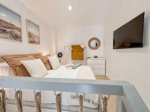 Modern Loft near Roig Arena