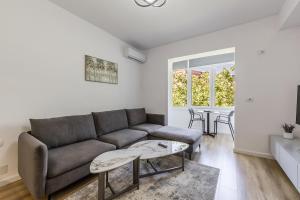 Central Tirana 1BR Apartment Near Main Square by PikHost