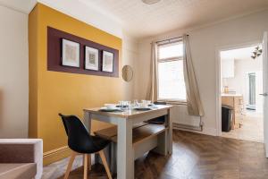 Modern 3-Bed for Families Contractors & Friends