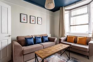 Modern 3-Bed for Families Contractors & Friends